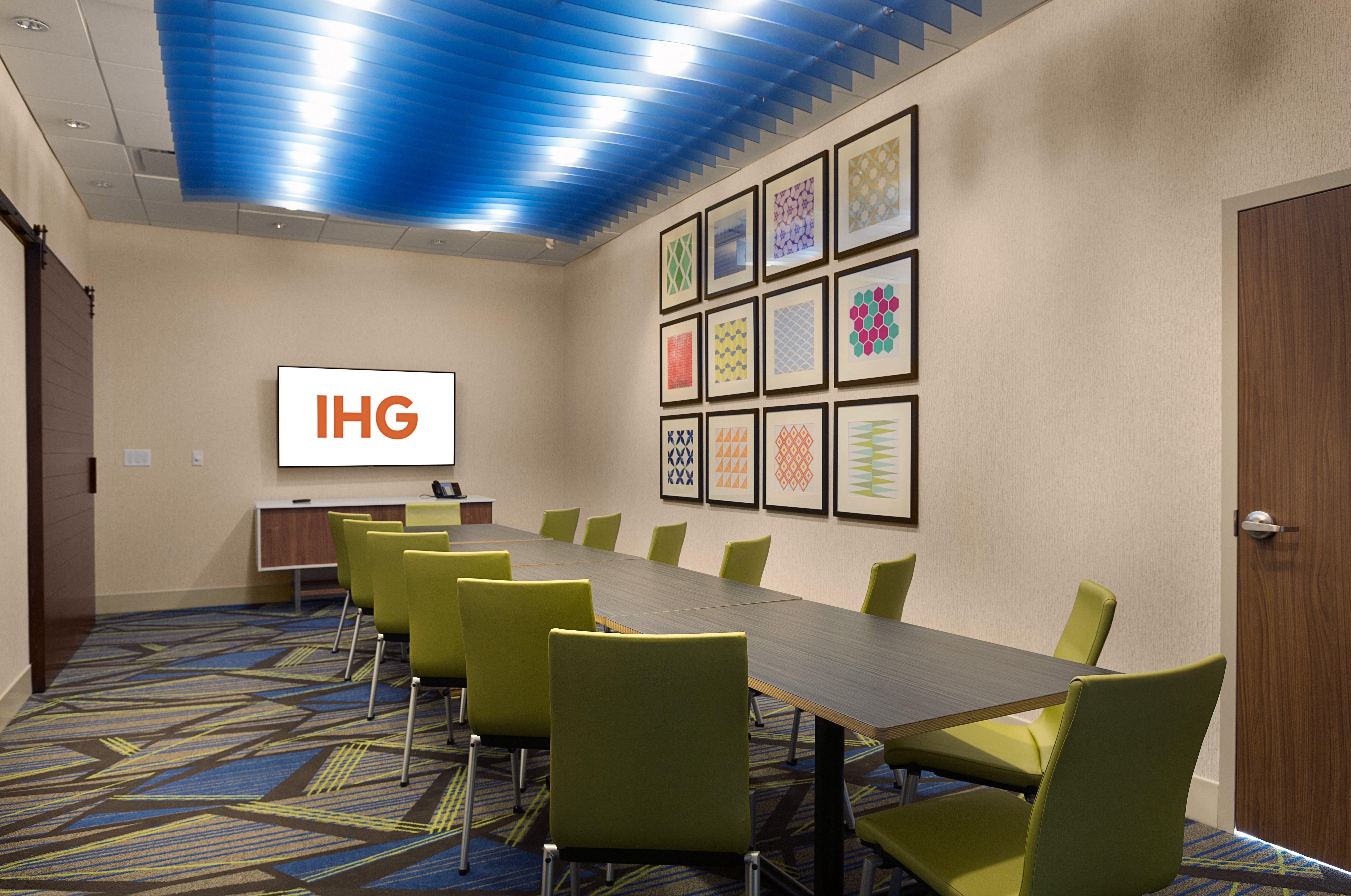 Holiday Inn Express & Suites - Fayetteville South By Ihg Exterior photo